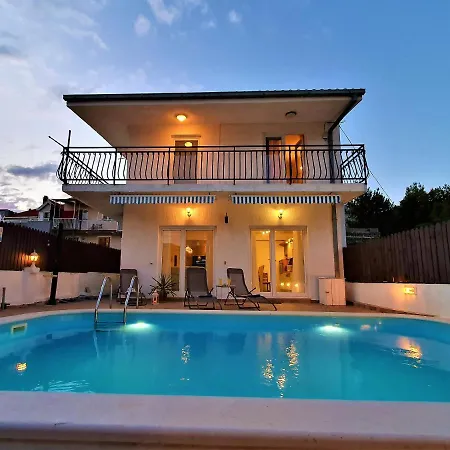 Bella Ciao Holiday House With Pool