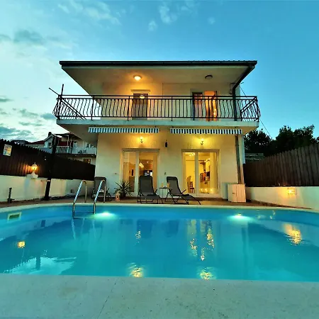 Willa Bella Ciao Holiday House With Pool *