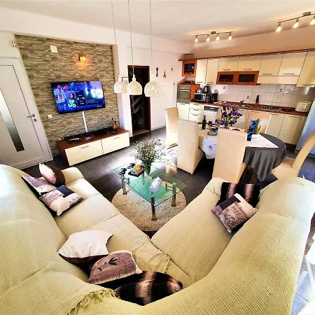 Bella Ciao Holiday House With Pool Kaštela