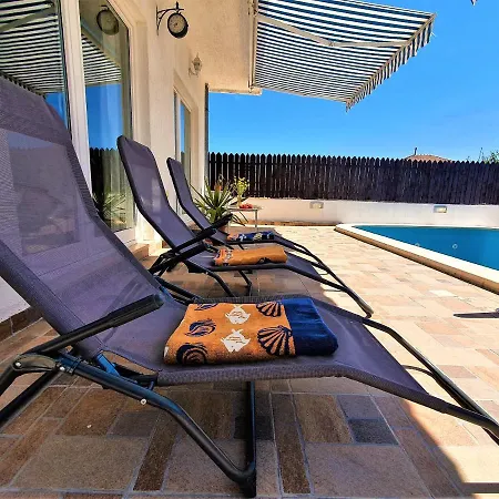 Bella Ciao Holiday House With Pool Willa