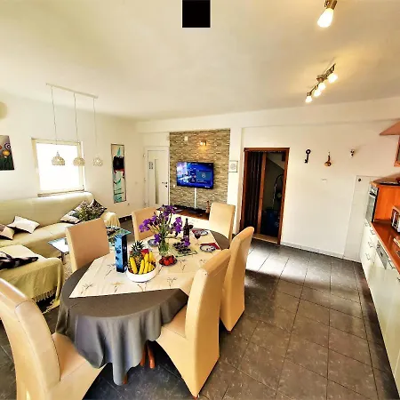Bella Ciao Holiday House With Pool